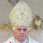 Copertina di Chiesa. B-XVI “incompreso”, Francesco “irrisolto” e il prossimo papa che si chiamerà Giovanni XXIV