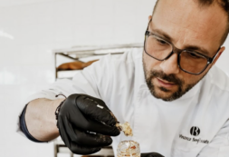 Copertina di È morto Vincenzo Bonfissuto, il “re siciliano dei lievitati” amato anche da Fiorello