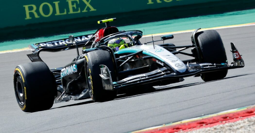 F1, in Belgio doppietta Mercedes: Russell vince davanti a Hamilton. Leclerc chiude al quarto posto – L’ordine d’arrivo