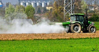Copertina di Incidente sul lavoro nel Mantovano: il 23enne Diego Lucchini è morto incastrato in un macchinario agricolo
