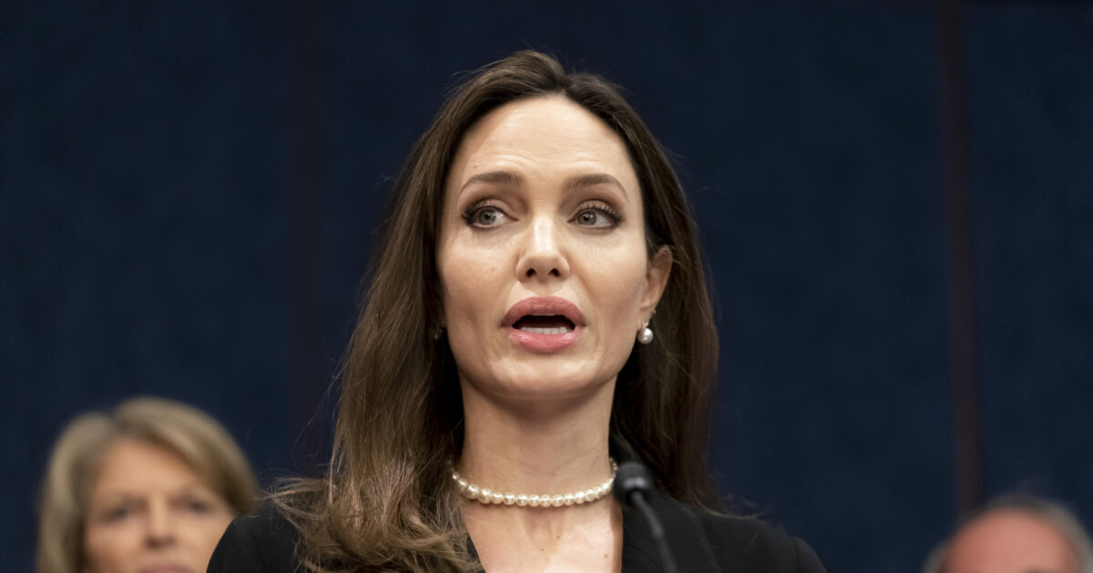 Il figlio di Angelina Jolie ricoverato d’urgenza in ospedale dopo un incidente d’auto. Ecco quali sono le sue condizioni