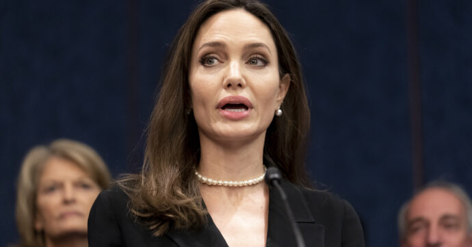 Copertina di Il figlio di Angelina Jolie ricoverato d’urgenza in ospedale dopo un incidente d’auto. Ecco quali sono le sue condizioni