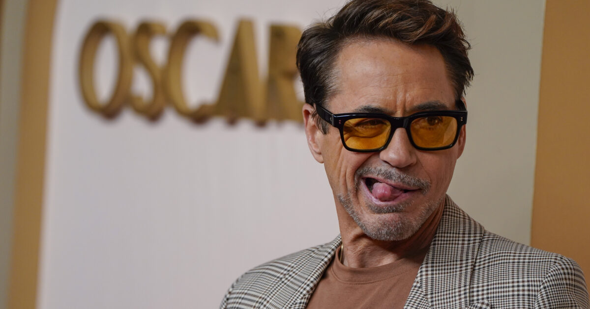 Robert Downey Jr. molla Ironman e diventa il nuovo cattivo Dottor Destino: “Nuova maschera, stesso compito per Avengers: Doomsday”