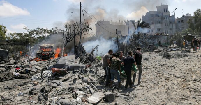 Gaza, Israele: “Terminate operazioni a Khan Younis”. Protezione civile: “Recuperati 300 morti. Ma cerchiamo ancora i dispersi”