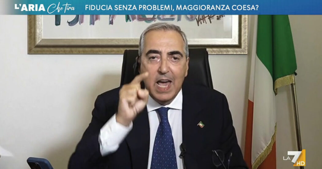 Scampia, show di Gasparri contro Pd e De Luca: “I grilli parlanti della sinistra non ci spaventano, noi di Forza Italia siamo seri”. Su La7