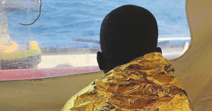 Migranti, il report Ue: “Poche inchieste sui morti alle frontiere”. Mancano i numeri sull’Italia: il governo Meloni non li ha forniti