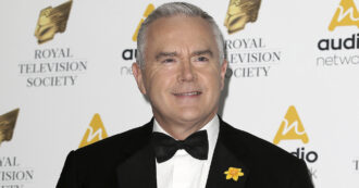 Copertina di Huw Edwards si dichiara colpevole di pedofilia: trovate foto di 13enni, ma anche di un bimbo di 7 anni