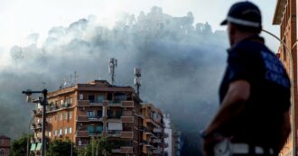 Copertina di Roma brucia, fiamme vicino alla sede Rai: 6 palazzi evacuati, interrotta la diretta tv