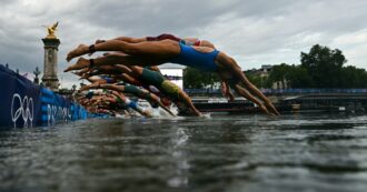 Copertina di Si nuota nella Senna alle Olimpiadi: nonostante la pioggia nella notte, al via le gare di triathlon