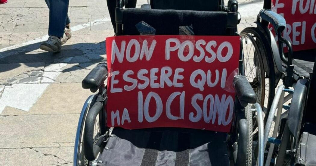 Caregiver per le persone con disabilità, Lombardia reintegra una parte dei fondi. Le associazioni: “Ma i tagli rimangono”