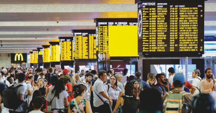 Copertina di FS, treni-disastro e conti d’oro: soldi pubblici e rincari  