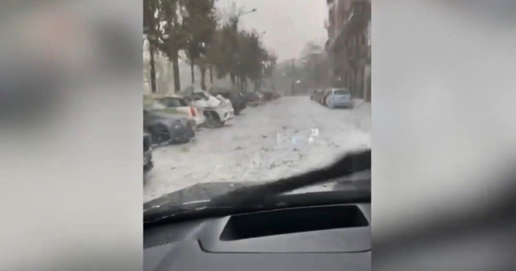 Violenta grandinata a Torino, chicchi grandi come palle da tennis e strade imbiancate – Video