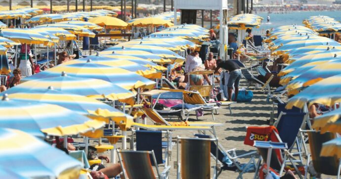 Copertina di Addio spiagge gratis: +26% di lidi privati dal 2011