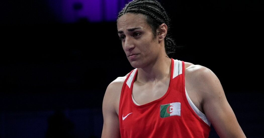 Imane Khelif vince contro l’ungherese Hamori e va in semifinale: poi scoppia a piangere