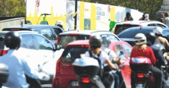 Copertina di Roma brucia, ma in tutti i sensi: quattro passi nel delirio Capitale