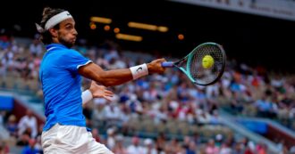 Copertina di Lorenzo Musetti è magnifico: batte Auger-Aliassime e conquista il bronzo. Una medaglia che il tennis italiano aspettava da un secolo