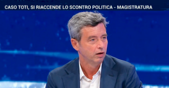 Copertina di Orlando contro i giornali di destra: “Toti libero per un ricatto dei magistrati? Accusa gravissima, hanno perso il senso delle parole”. Su La7