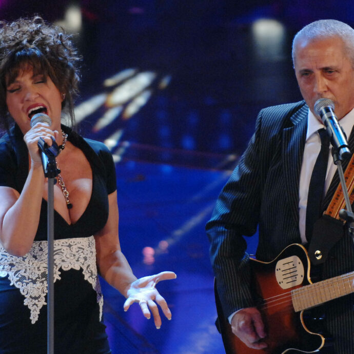 “Mia sorella Marcella Bella mi rimprovera di aver dato L’emozione non ha voce a Celentano. A Sanremo mi venne la febbre”: le rivelazioni di Gianni Bella