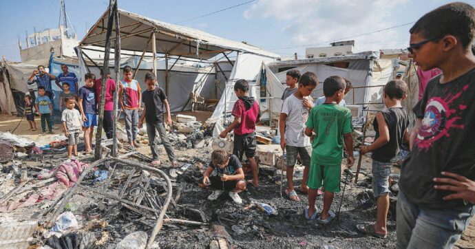 Copertina di Israele: “Sette fronti, reagiremo”. Tajani richiama italiani in Libano