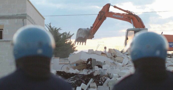 Salento, l’ex sindaco di Porto Cesareo: “Qui 4 case abusive su 5, tutti kaputt i vigili anti-mattone”