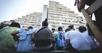 Copertina di Scampia, sfollati tentano rientro nei loro alloggi