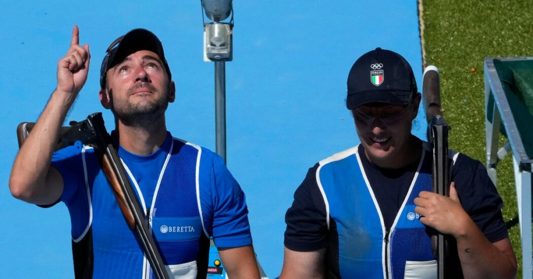 Olimpiadi, glaciali Diana Bacosi e Gabriele Rossetti: è medaglia d’oro nella finale skeet misto