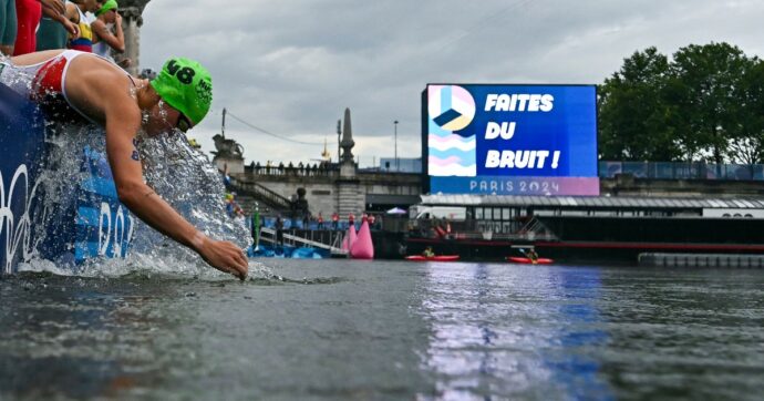 Atleta malata dopo il nuoto nella Senna, il Belgio attacca Parigi: “Basta, imparino la lezione”. La squadra non ha corso la staffetta
