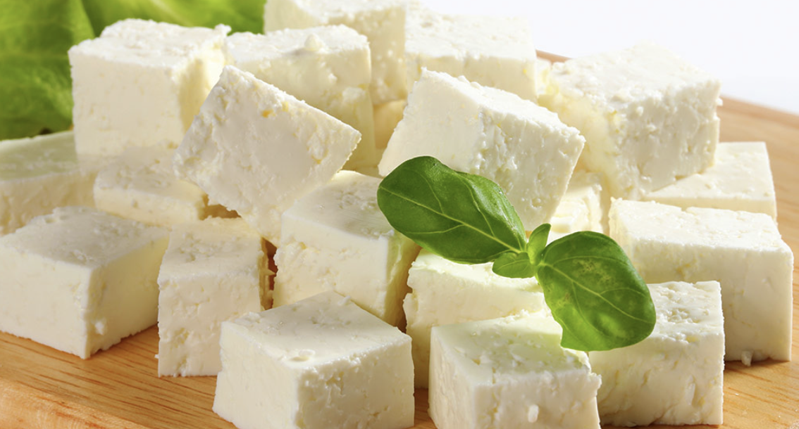 L’epidemia di “peste caprina” in Grecia minaccia la produzione del formaggio Feta. Paura del contagio per gli esseri umani?