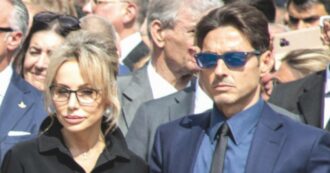 Copertina di Il pizzino di Giorgia ai figli di Berlusconi: “Non fatevi usare dalla sinistra”