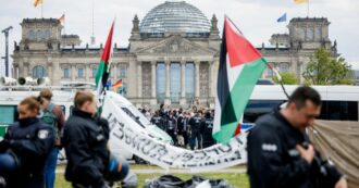 Copertina di “Da fiume a mare”. Berlino condanna la giovane attivista: “Sostiene  Hamas”