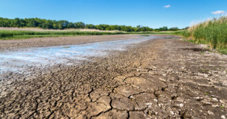 Copertina di Siccità, anche la Calabria è senza acqua potabile: la Regione chiede lo stato di emergenza. Pd: “Ha ignorato il problema”