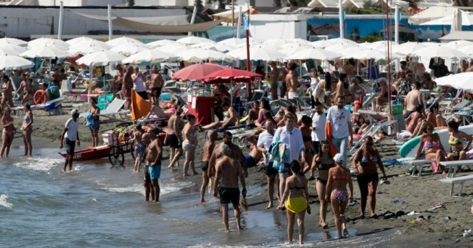 Copertina di Balneari, il governo prende altro tempo Domani lo sciopero degli ombrelloni