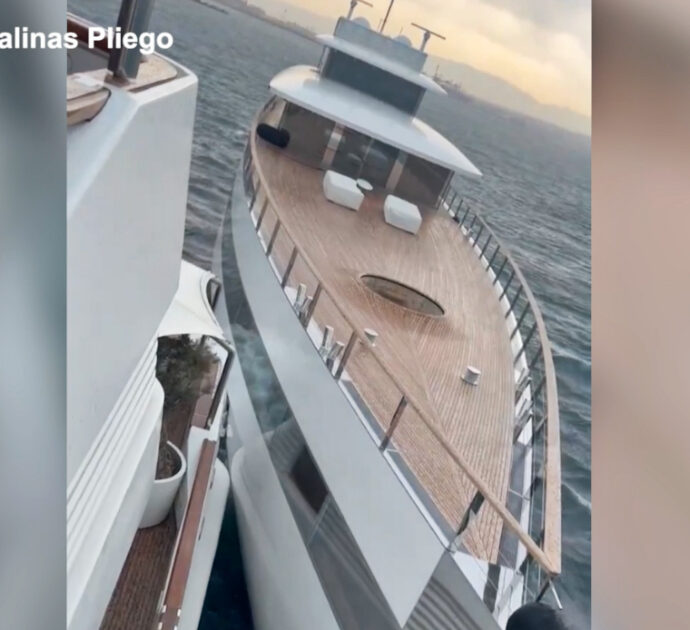 Scontro tra superyacht al largo della costa di Napoli: le urla e poi l’impatto. Il Venus della vedova di Steve Jobs colpisce Lady Moura del milionario messicano