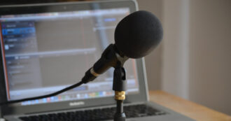 Copertina di Sette podcast molto particolari da riscoprire a Ferragosto