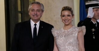 Copertina di “L’ex presidente Fernàndez picchiava la ex compagna”: l’Argentina scossa dalle accuse di violenza di genere ai vertici dello Stato