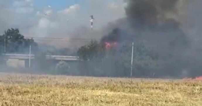 Roma-Napoli,  2 incendi vicini  ai binari: ritardi fino a 4  ore