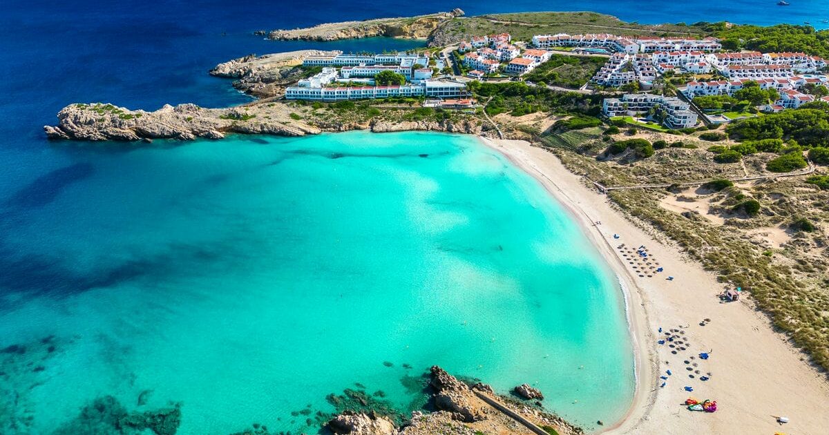 Vacanze a Minorca: scoprite le spiagge più belle d’Europa e la cultura mediterranea