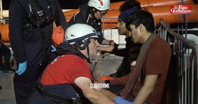 Come lavora la nave di Emergency nel Mediterraneo. Videoracconto di 12 giorni a bordo