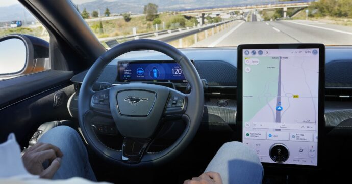 Ford, con la tecnologia BlueCruise si guida senza mani sulle autostrade di 15 paesi UE