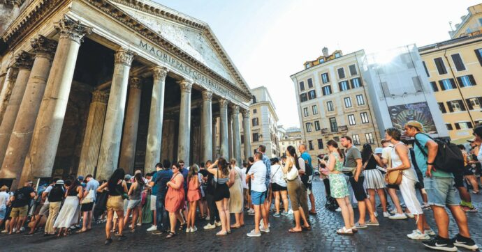 Copertina di Il crash d’agosto: niente più ticket nei musei statali