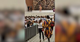 Copertina di “La Chiesa tagli i legami con questo sport sanguinoso”: protesta contro la Corrida durante l’udienza del Papa. Arrestata una militante