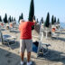 Copertina di Il pianto dei balneari: “Spiagge vuote, difendeteci da Bruxelles”. Gassman e i consumatori: “Abbassate i prezzi”