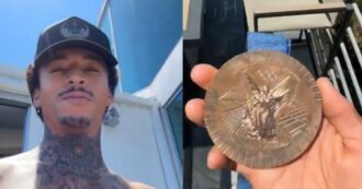 Copertina di “All’inizio era bellissima, guardate ora!”: lo skater Nyjah Huston mostra le condizioni della sua medaglia dopo una settimana – Video