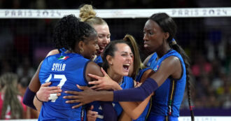 Copertina di Oro volley femminile alle Olimpiadi, Egonu: “Emozione indescrivibile, Velasco bravo a unirci”. Il ct: “Forse è il momento di smettere”