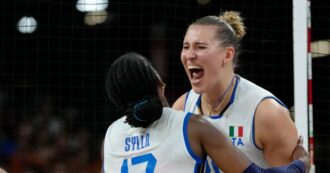 Copertina di Oro nella pallavolo femminile, chi è Ekaterina Antropova: l’opposta che un anno fa (esatto) ottenne la cittadinanza italiana – La sua storia