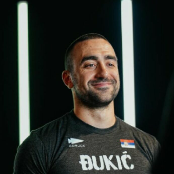 Lazar Dukic, l’atleta muore annegato durante una prova nel lago ai CrossFit Games. I dubbi sulla sicurezza: “Nessuno si è accorto”. E l’italiana si ritira