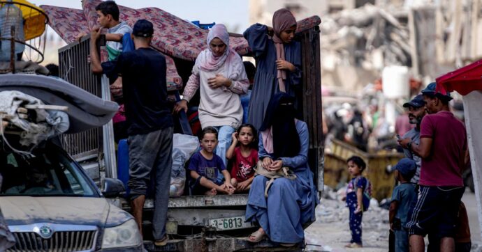 Israele evacua Khan Younis, altri 75 mila in fuga da sud