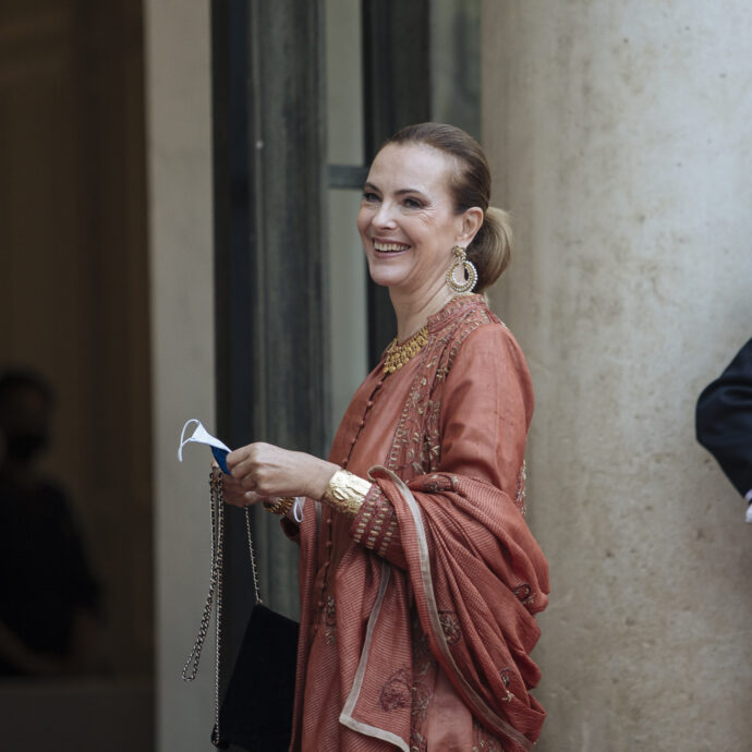 “Aveva due tagli a croce profondissimi e rischiava di perdere l’occhio, ma ho dovuto muovere mari e monti per un elisoccorso”: lo sfogo di Carole Bouquet