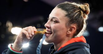 Copertina di “Non ho bisogno della mia compagna, la amo, mi piace stare con lei. L’amore non è dipendenza e vale per tutto anche lo sport”: Alice Bellandi dopo l’oro alle Olimpiadi