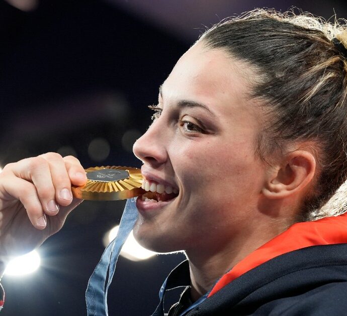 “Non ho bisogno della mia compagna, la amo, mi piace stare con lei. L’amore non è dipendenza e vale per tutto anche lo sport”: Alice Bellandi dopo l’oro alle Olimpiadi